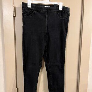 Black skinny jeans
